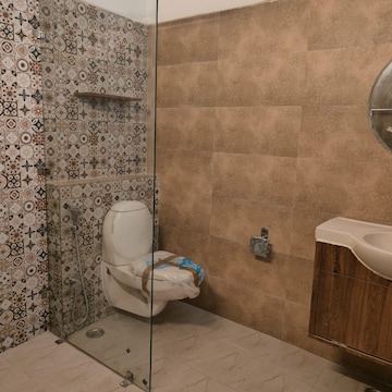 Bathroom in 5 BHK Villa at Sunder Nagar – for Rent
