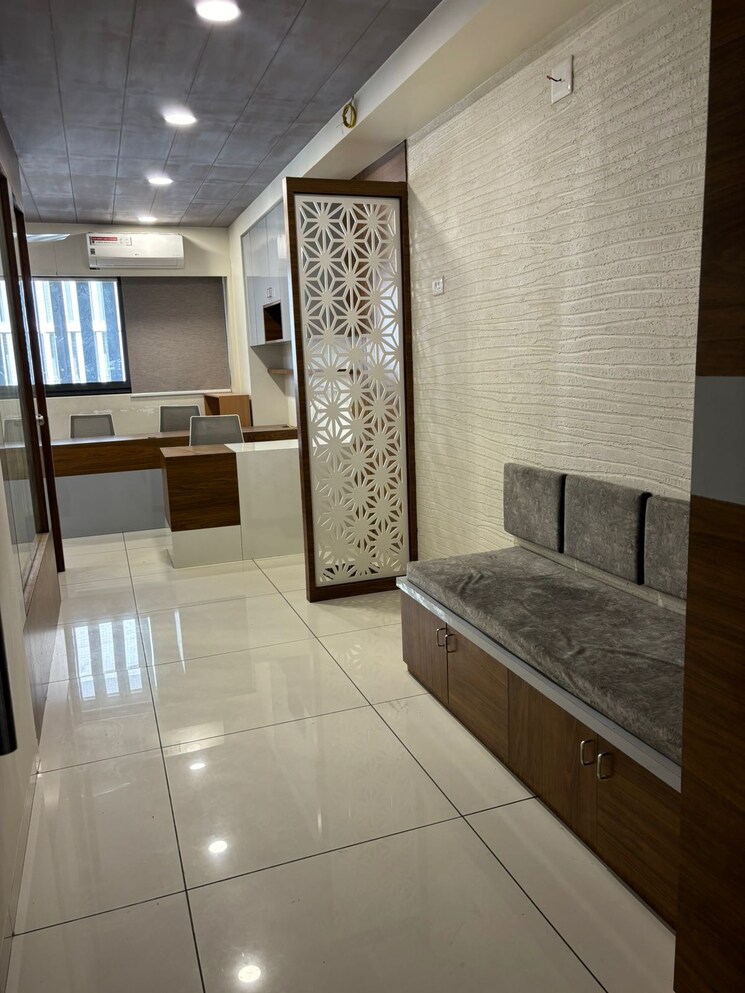 Other, gota Commercial Office Space 610 Sq.Ft. In Gota Ahmedabad 8013440