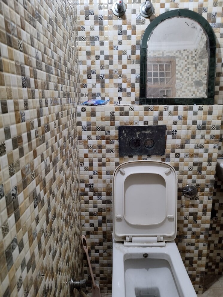 Bathroom, niho-marvel-scottish-garden 2 Bedroom 1075 Sq.Ft. Apartment In Ahinsa Khand ii Ghaziabad 8013460