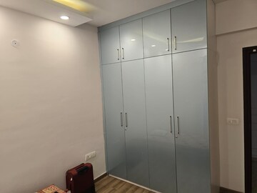 Room in 3 BHK Apartment at Godrej Oasis, Sector 88a – for Rent