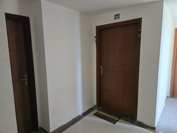 Room in 3 BHK Apartment at Godrej Oasis, Sector 88a – for Rent