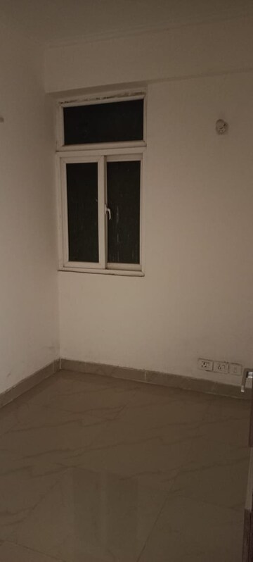 Room in 2 BHK Apartment at Ajnara Ambrosia, Sector 118 – for Rent