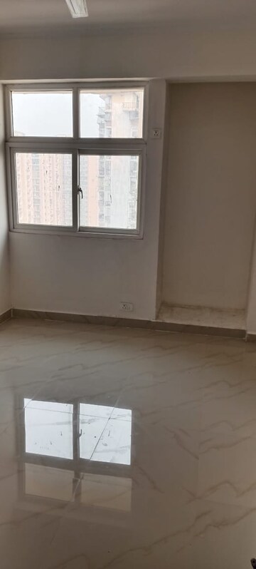 Room in 2 BHK Apartment at Ajnara Ambrosia, Sector 118 – for Rent