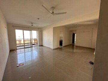 Room in 3 BHK Apartment at BPTP Amstoria, Sector 102 – for Rent