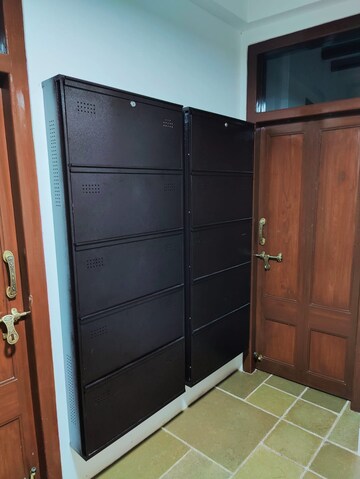 Furnished Amenities in 1.5 BHK Apartment at Colaba – for Rent