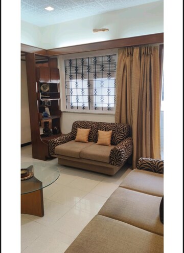 Living Room in 2 BHK Apartment at Santacruz West – for Rent