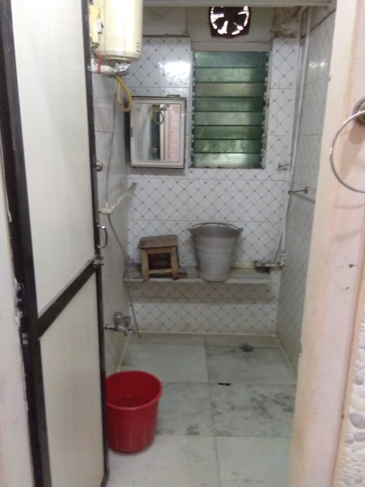 Bathroom, marine lines 1 Bedroom 550 Sq.Ft. Apartment In Marine Lines Mumbai 8013682