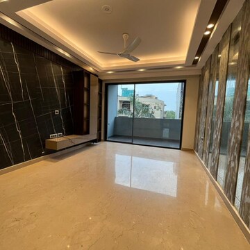 Room in 4 BHK Builder Floor at Ansal Sushant Lok I, Sector 43 – for Rent