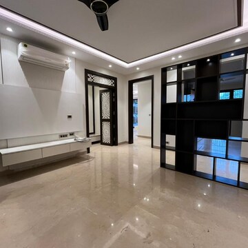 Room in 4 BHK Builder Floor at Ansal Sushant Lok I, Sector 43 – for Rent