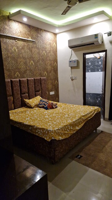Bedroom in 2 BHK Builder Floor at Sector 115 – for Rent