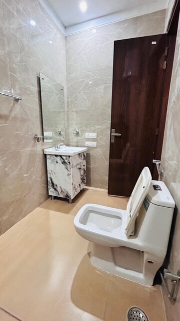 Bathroom in 1 RK Builder Floor at Sector 52 – for Rent