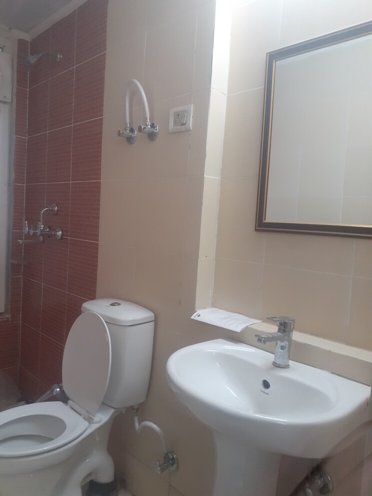 Bathroom, mahagun-mywoods-iii 2 Bedroom 960 Sq.Ft. Apartment In Sector 16c Greater Noida Greater Noida 8013747