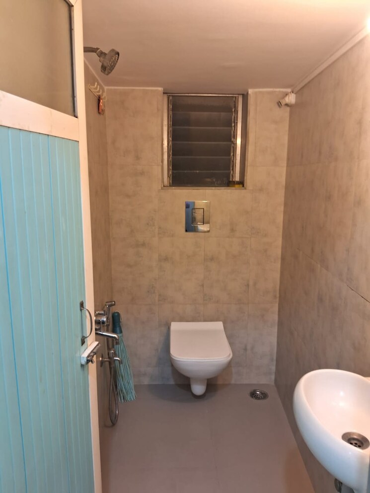 Bathroom, grant road 1 RK 350 Sq.Ft. Apartment In Grant Road Mumbai 8013757