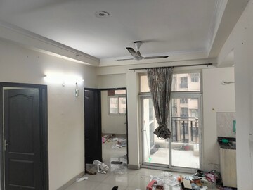 Living Room in 2.5 BHK Apartment at Amrapali Princely Estate, Sector 76 – for Rent