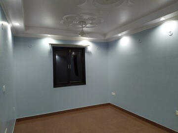 Room in 2.5 BHK Apartment at Vasant Kunj – for Rent