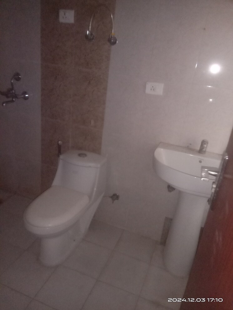 Bathroom, mahagun-mywoods 2.5 Bedroom 1190 Sq.Ft. Apartment In Sector 16c Greater Noida Greater Noida 8013805