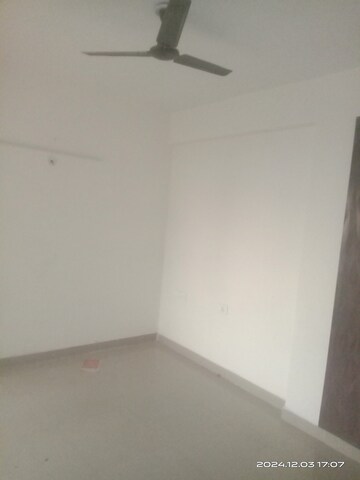 Room in 2.5 BHK Apartment at Mahagun Mywoods, Sector 16c Greater Noida – for Sale
