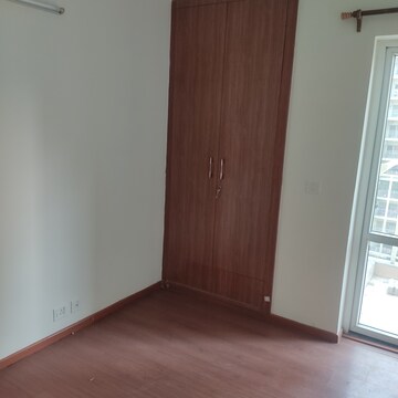 Furnished Amenities in 3.5 BHK Apartment at BPTP Park Grandeura, Sector 82 – for Sale