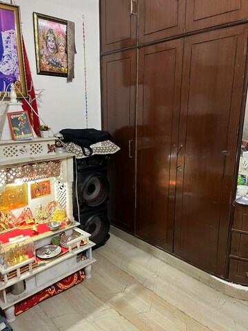 Furnished Amenities in 3 BHK Builder Floor at Rohini Sector 24 – for Sale