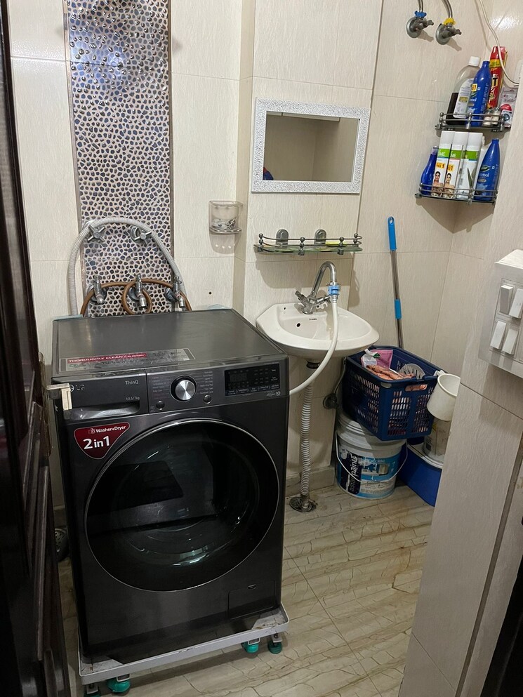 Master Bedroom, rohini sector 24 3 Bedroom 60 Sq.Mt. Builder Floor In Rohini Sector 24 Delhi 8013835