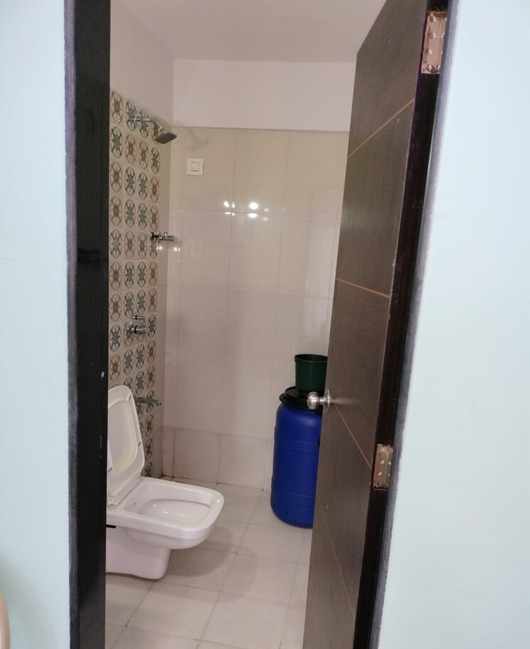 Bathroom, victoria-building 1 Bedroom 450 Sq.Ft. Apartment In Kandivali West Mumbai 8013853