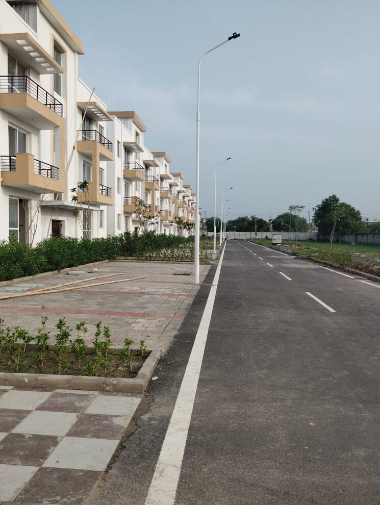 Balcony, bptp-park-floors-i 3 Bedroom 1674 Sq.Ft. Builder Floor In Sector 77 Faridabad 8013873