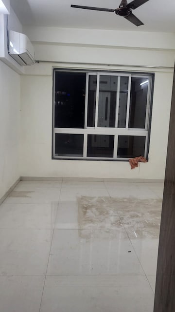 Room in 2 BHK Apartment at Piramal Mahalaxmi, Mahalaxmi – for Sale