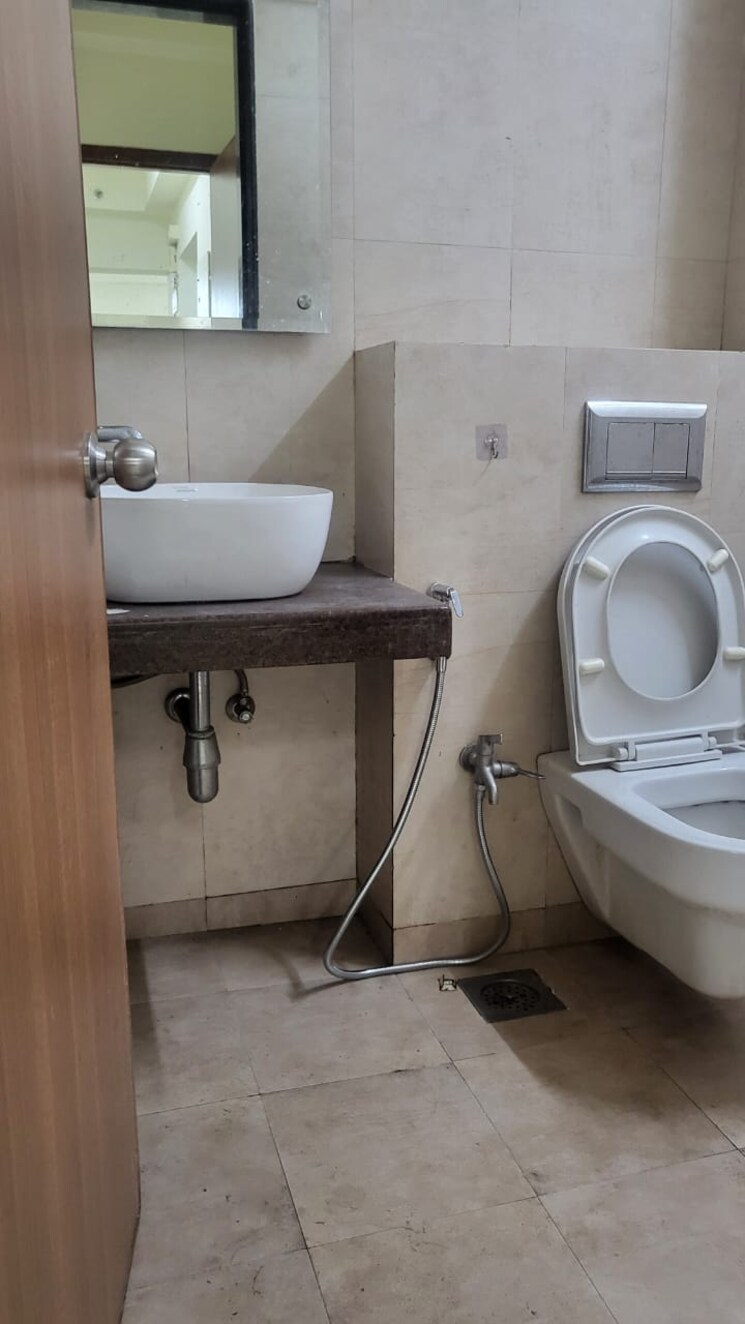 Bathroom, piramal-mahalaxmi 2 Bedroom 800 Sq.Ft. Apartment In Mahalaxmi Mumbai 8013885