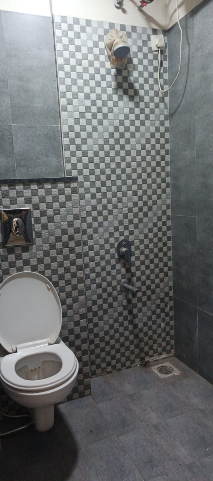 Bathroom, piramal-mahalaxmi 2 Bedroom 800 Sq.Ft. Apartment In Mahalaxmi Mumbai 8013885