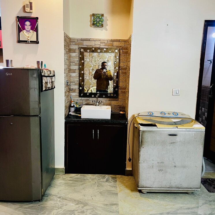 Other, shahdara 3 Bedroom 110 Sq.Yd. Builder Floor In Shahdara Delhi 8013895