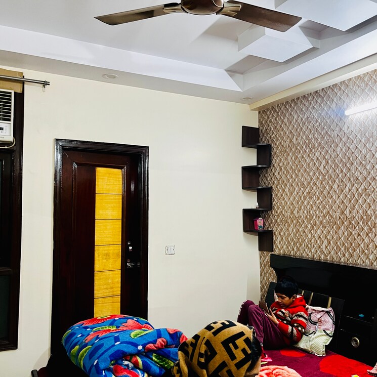 Bedroom, shahdara 3 Bedroom 110 Sq.Yd. Builder Floor In Shahdara Delhi 8013895