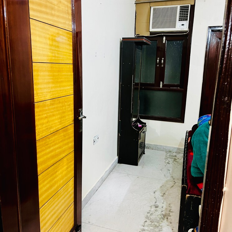 Other, shahdara 3 Bedroom 110 Sq.Yd. Builder Floor In Shahdara Delhi 8013895