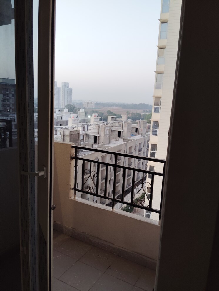 Balcony, signature-global-proxima-phase-2 2 Bedroom 689 Sq.Ft. Apartment In Sector 89 Gurgaon 8013896