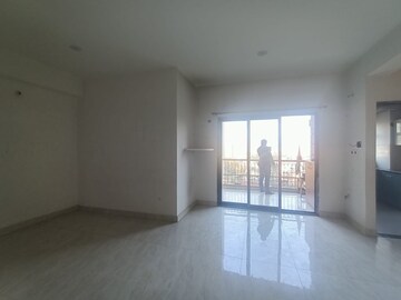 Room in 2 BHK Apartment at Uttarayan Ville, Kahilipara – for Rent