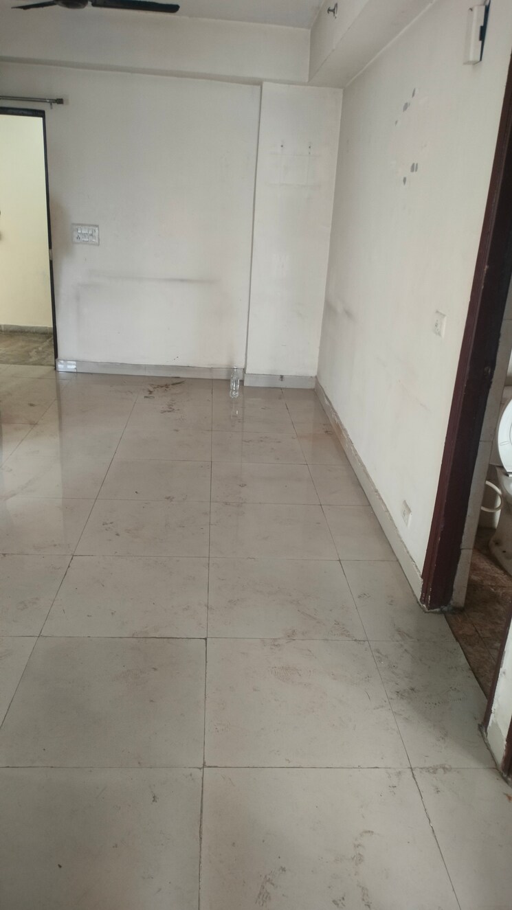 Balcony, galaxy-north-avenue-ll 3 Bedroom 1250 Sq.Ft. Apartment In Gaur City 2  Greater Noida 8014020