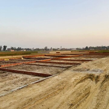 Plot Area in  Land at Kisan Path – for Rent