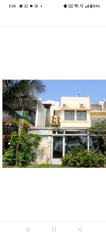 6+ BHK Villa – Exterior View View at Juhu - for Sale