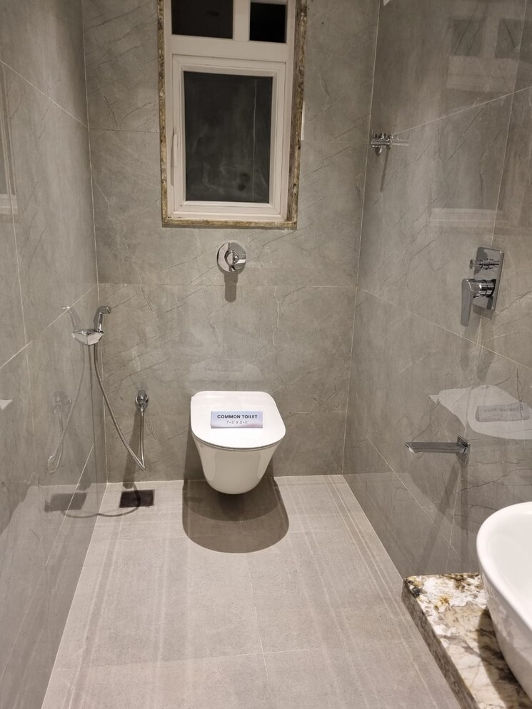 Bathroom, hiranandani-gardens 5 Bedroom 3600 Sq.Ft. Apartment In Powai Mumbai 8014110