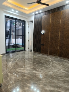 4 BHK + Pooja Room,Servant Room Builder Floor For Sale in Unitech South City II