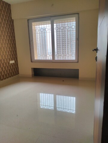 Room in 2 BHK Apartment at Paradise Sai World City Phase 2, New Panvel – for Sale