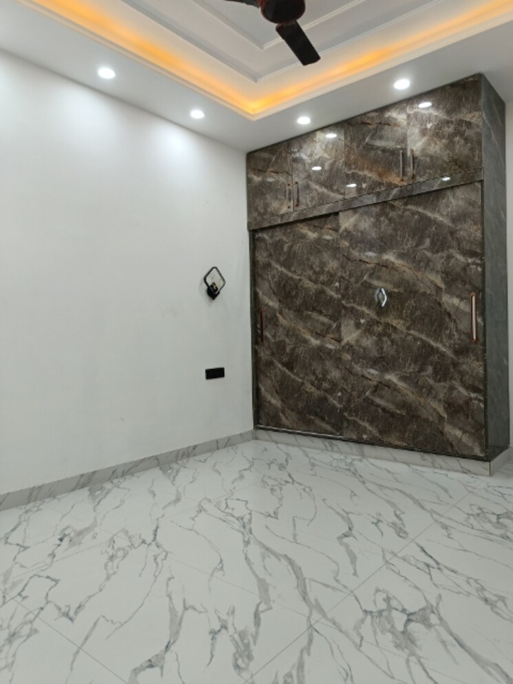 Room, unitech-south-city-ii 4 Bedroom 275 Sq.Yd. Builder Floor In Sector 50 Gurgaon 8014163