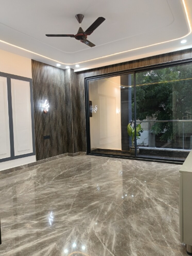 Room, unitech-south-city-ii 4 Bedroom 275 Sq.Yd. Builder Floor In Sector 50 Gurgaon 8014163