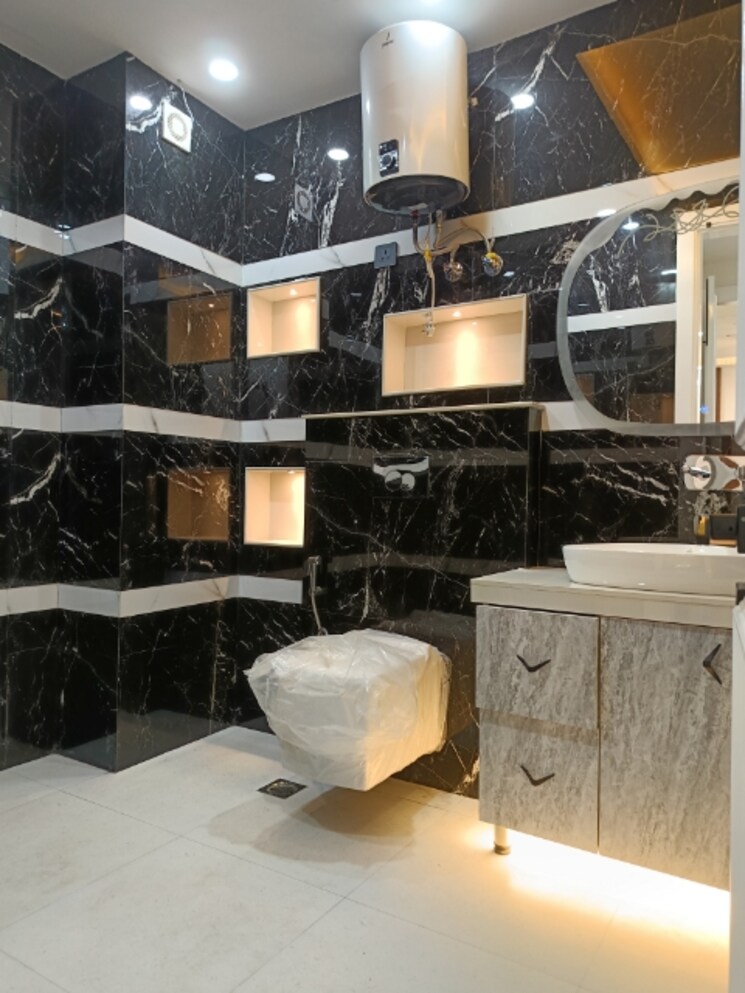 Master Bedroom, unitech-south-city-ii 4 Bedroom 275 Sq.Yd. Builder Floor In Sector 50 Gurgaon 8014163