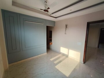 Room in 3 BHK Builder Floor at Sector 9 – for Rent