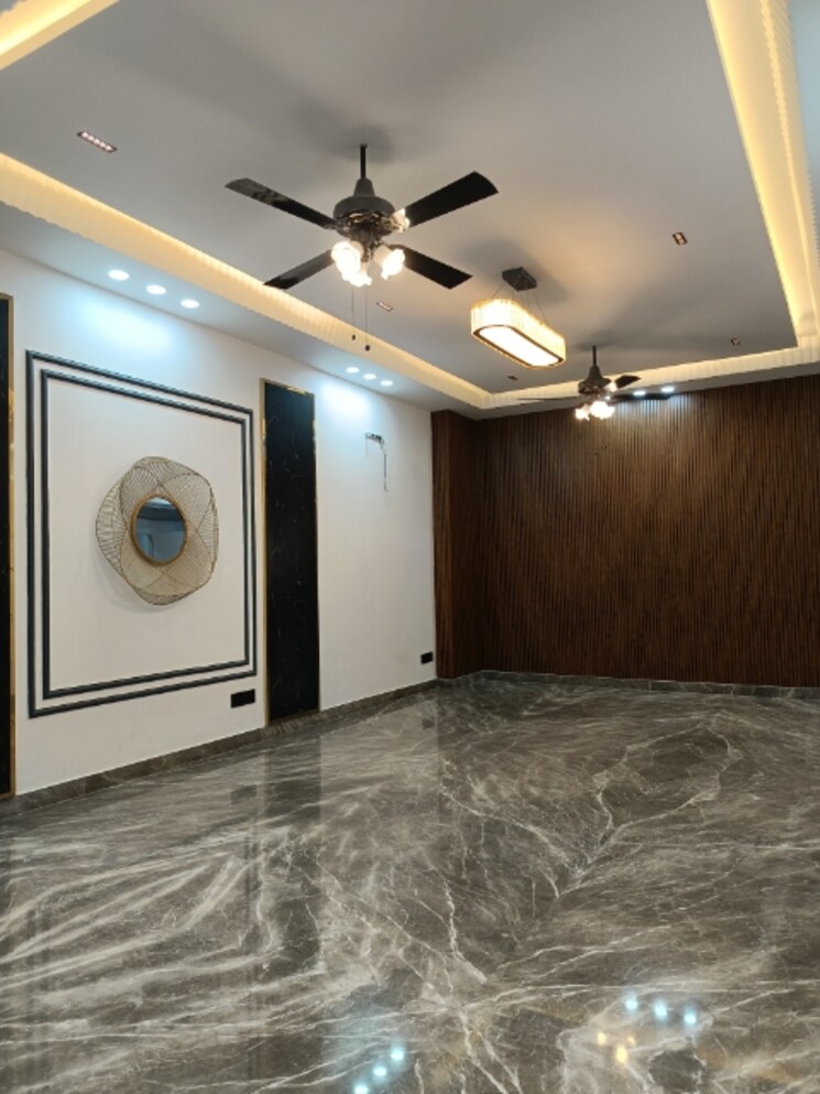 Room, unitech-south-city-ii 4 Bedroom 275 Sq.Yd. Builder Floor In Sector 50 Gurgaon 8014163