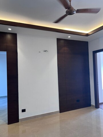 Room in 4 BHK Apartment at Sector 63 – for Rent