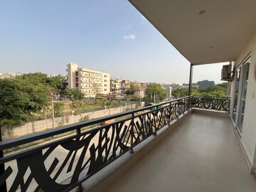 Balcony in 4 BHK Builder Floor at Sector 52 – for Rent