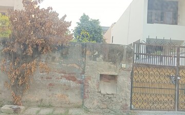 Plot For Sale in Sector 14