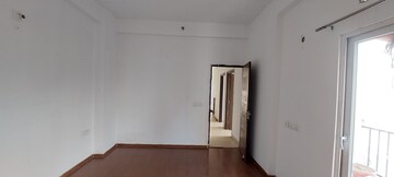 Room in 3 BHK Apartment at Panchsheel Pratistha, Sector 75 – for Rent