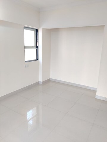 Room in 2 BHK Apartment at Vijay Vatika, Kavesar – for Rent